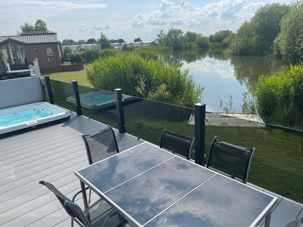 Indulgence Lakeside Lodge  Tattershall Extérieur photo
