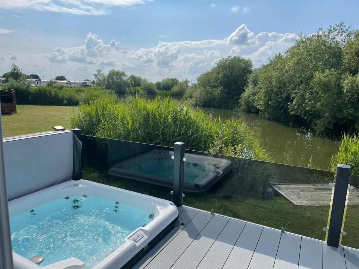 Indulgence Lakeside Lodge  Tattershall Extérieur photo