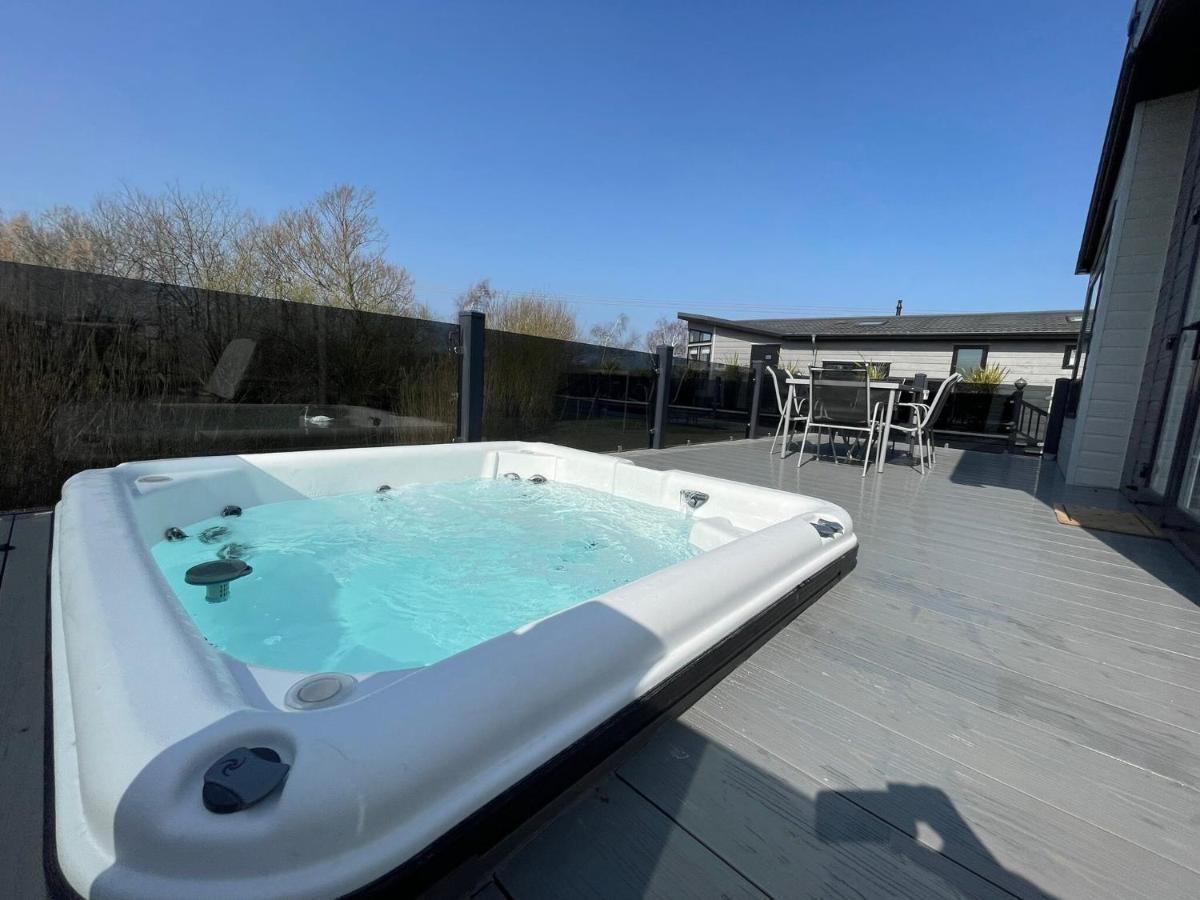Indulgence Lakeside Lodge  Tattershall Extérieur photo