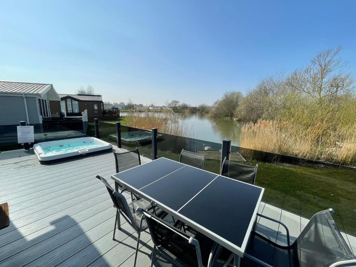 Indulgence Lakeside Lodge  Tattershall Extérieur photo