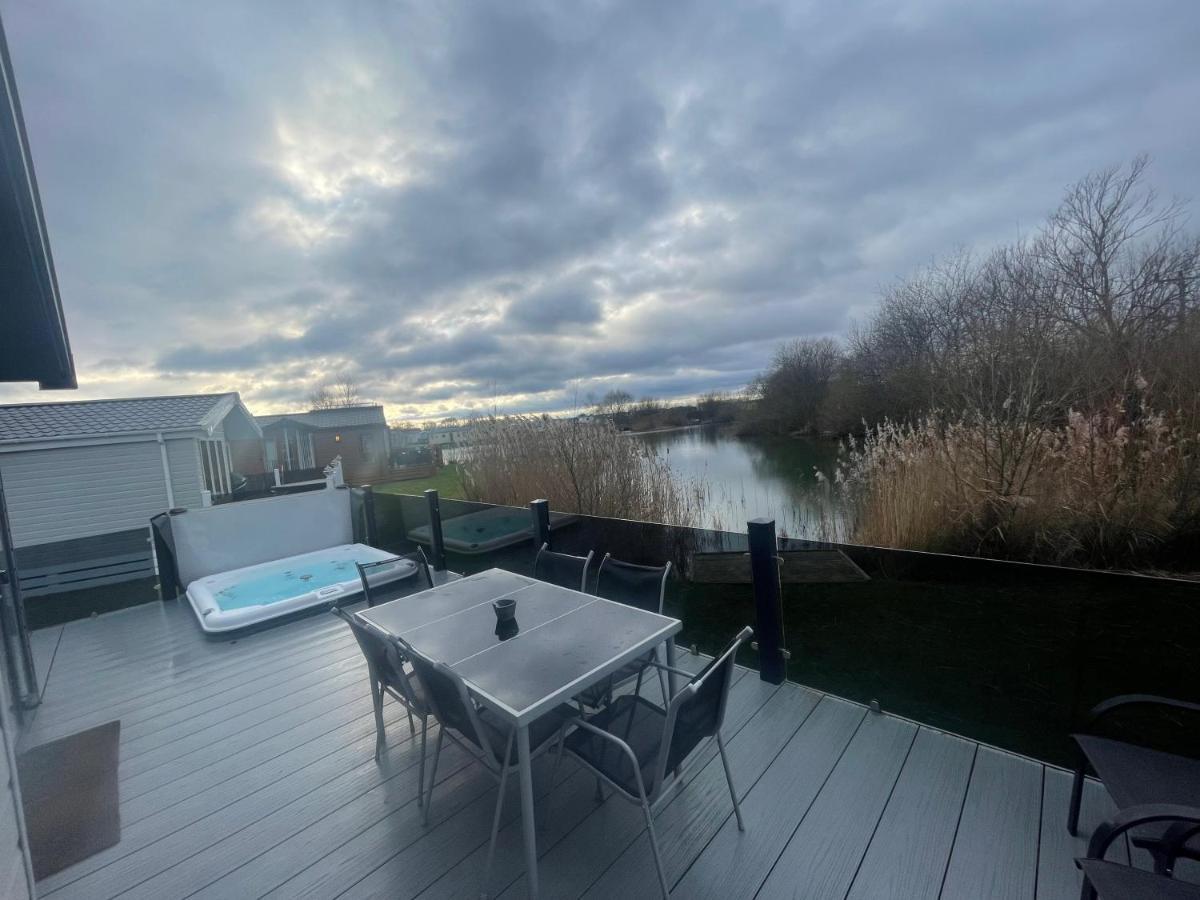 Indulgence Lakeside Lodge  Tattershall Extérieur photo